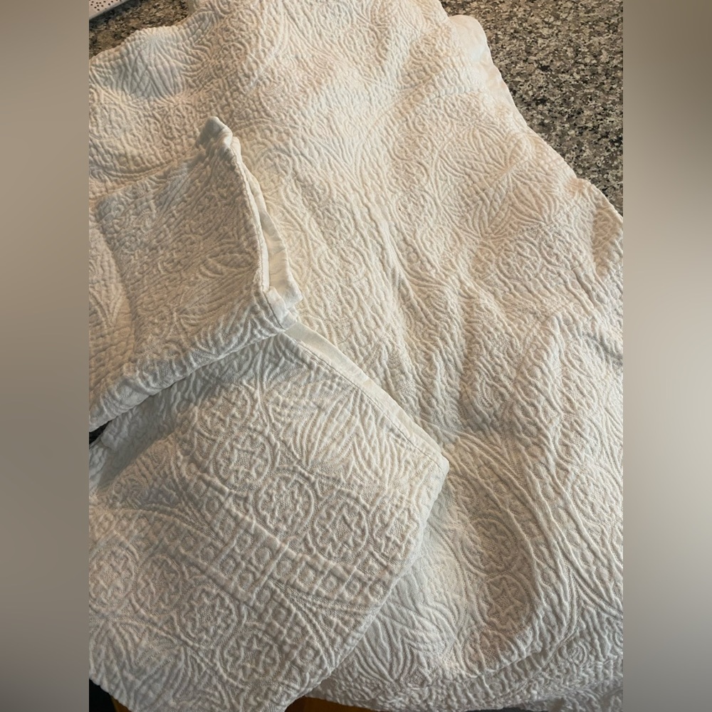 White Queen Duvet Cover & Shams